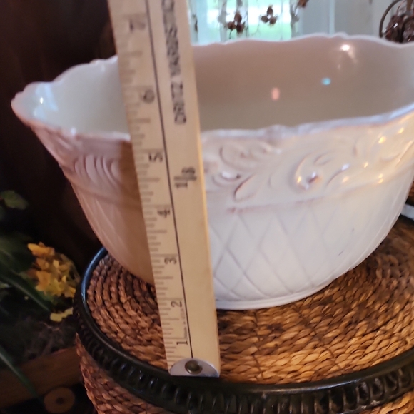 VINTAGE ISABELLA BY JC PENNEY HOME COLLECTION SALAD SERVING BOWL-IVORY-10 X 10 - Picture 6 of 6